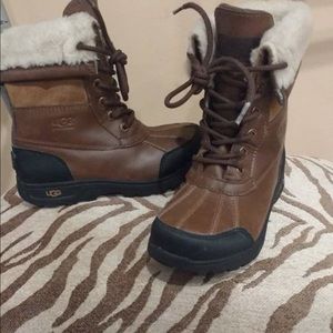 Kids size 1 Ugg boots. Worn twice.